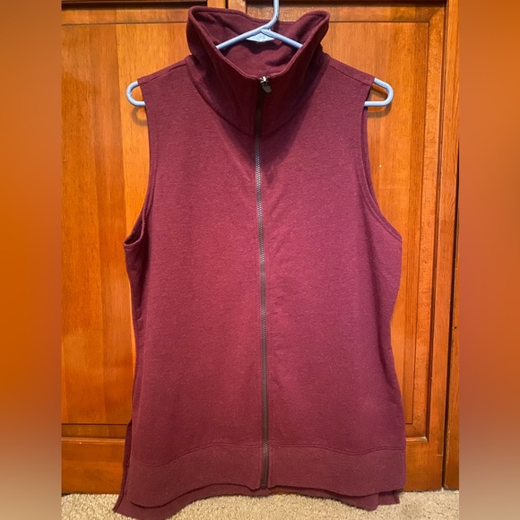Women’s Maroon Casual Zip Vest - Picture 2 of 5